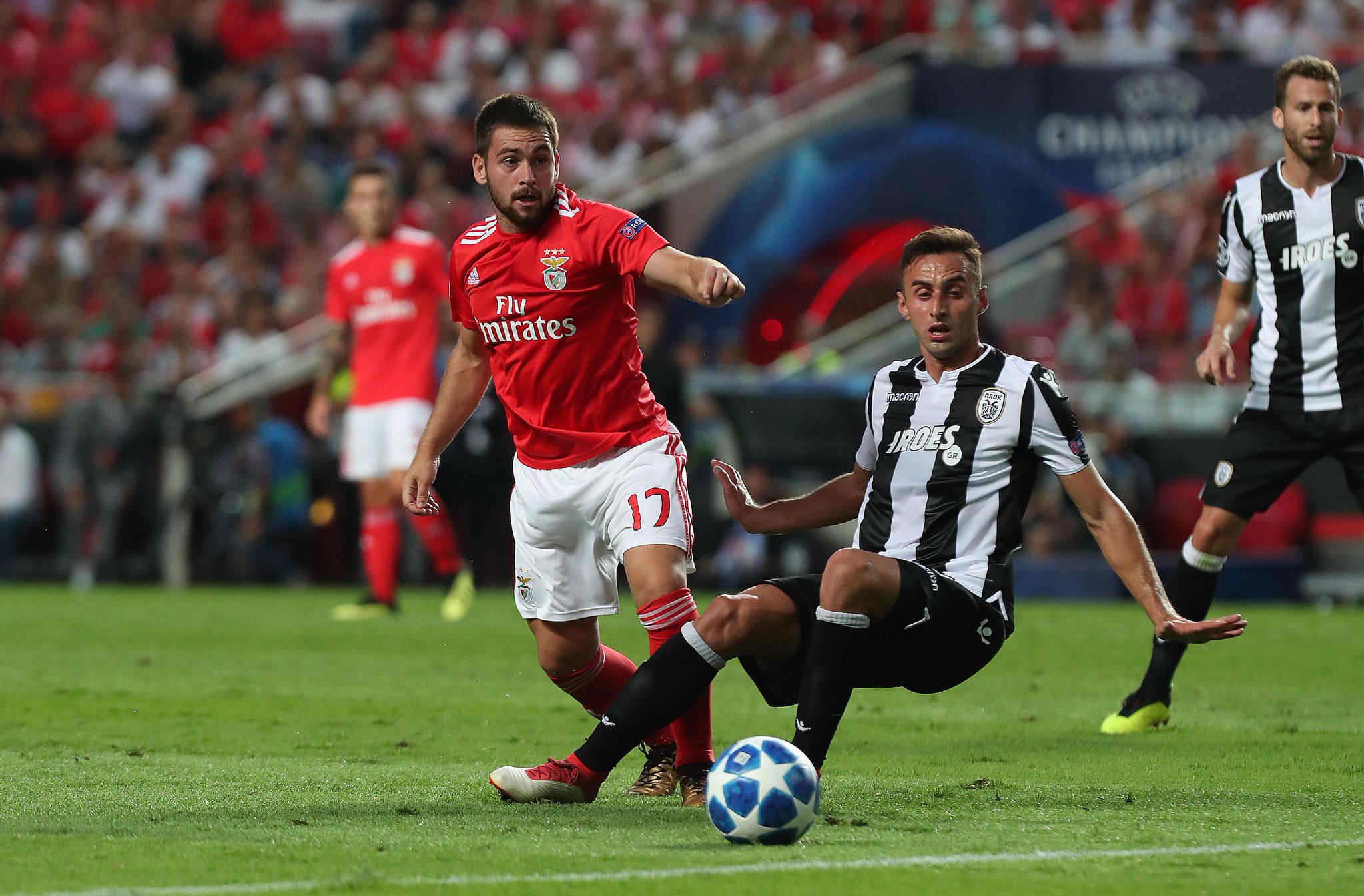 乐鱼体育- 赛地聚焦:欧冠今夜热度飙升,广州队绝杀压哨,气氛紧张,医务组通报恢复