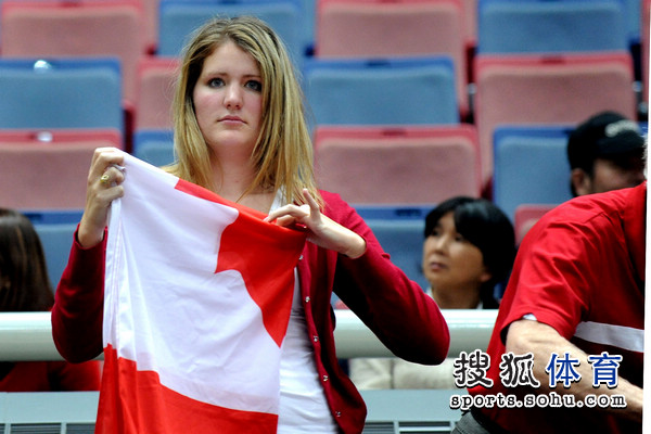 包含Rookie迎来十二赛季高光表现，加拿大队球迷沸腾！的词条