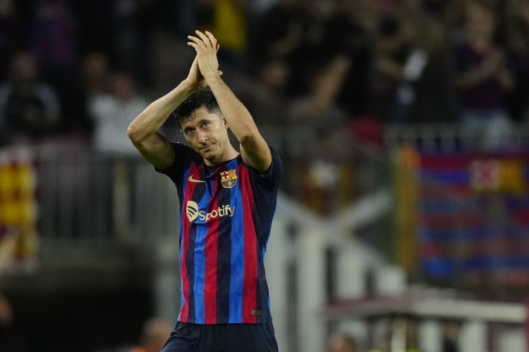 乐鱼-莱万多夫斯基连续二十场比赛得分超过绝杀，勇士挑战极限！的简单介绍